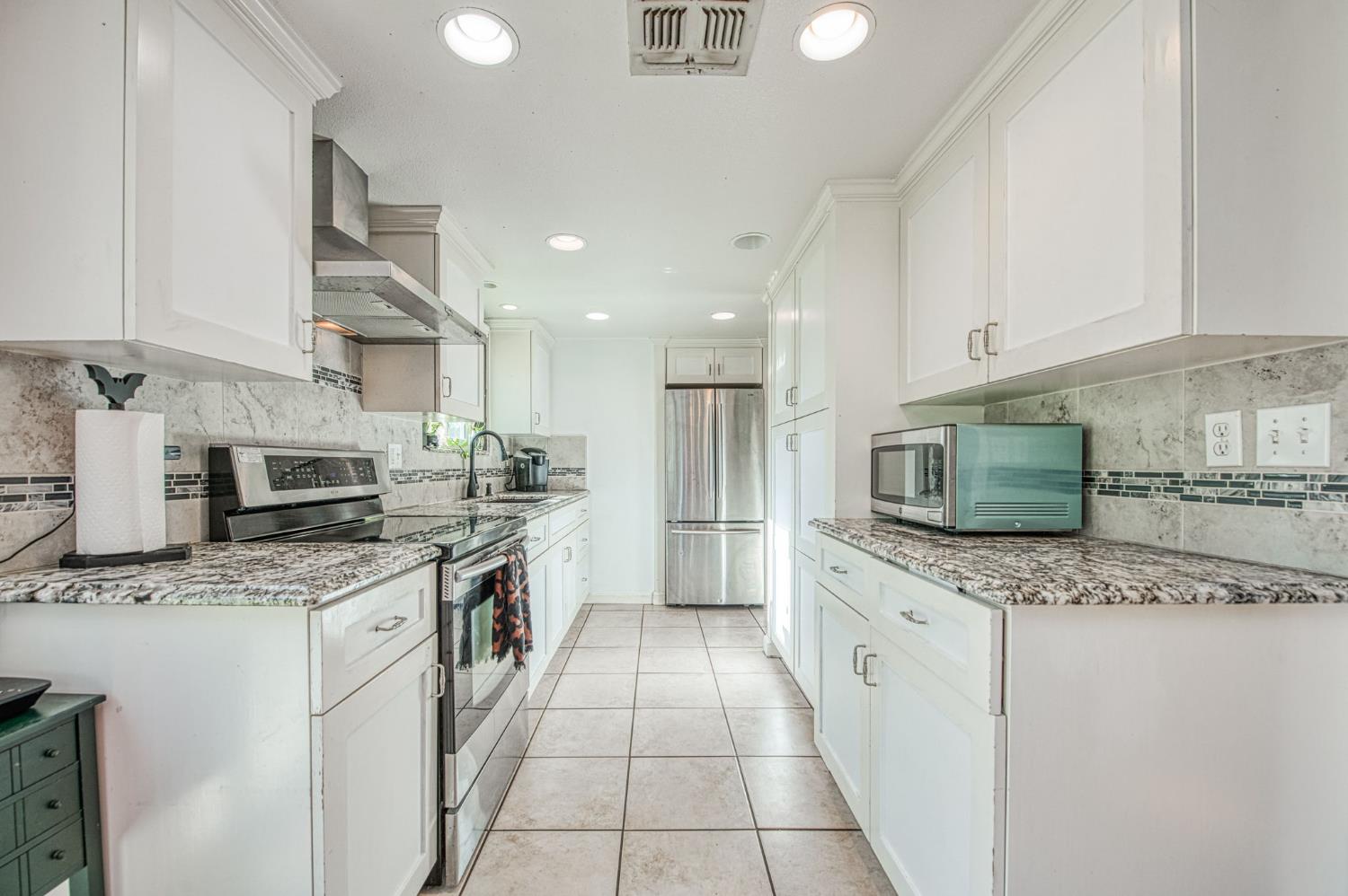 47300 Miwoc Ave, Coarsegold, CA 93614