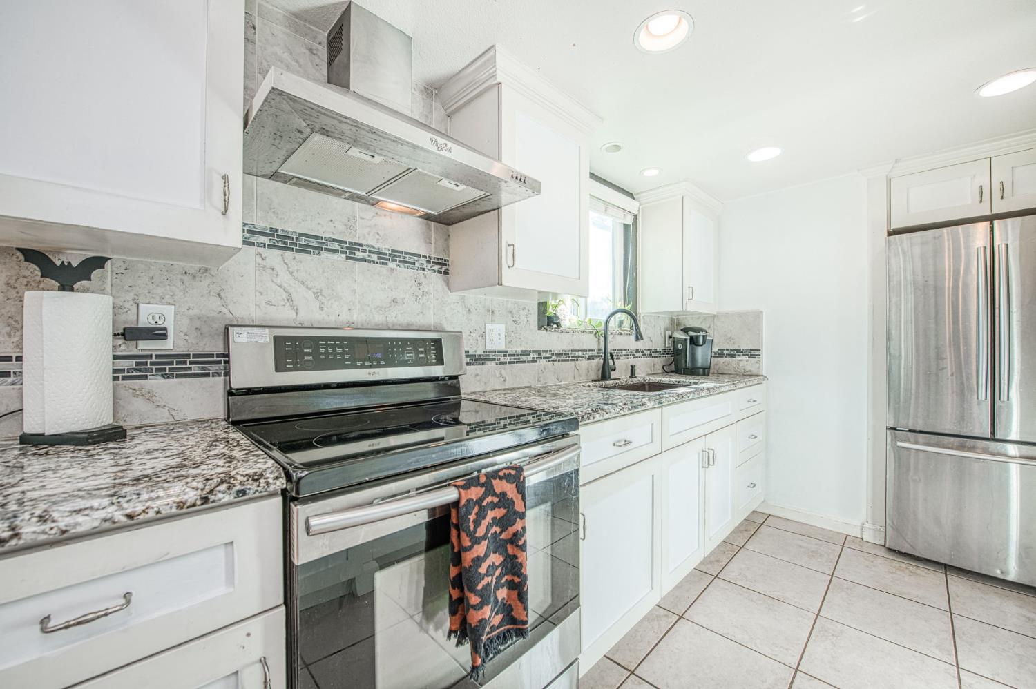 47300 Miwoc Ave, Coarsegold, CA 93614