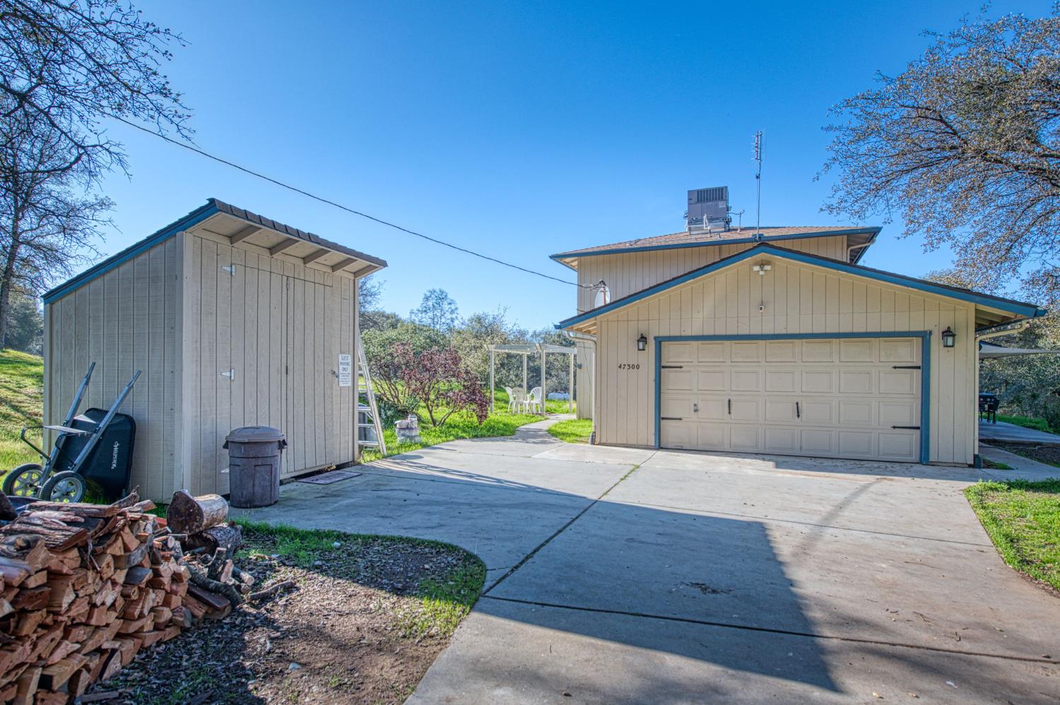 47300 Miwoc Ave, Coarsegold, CA 93614