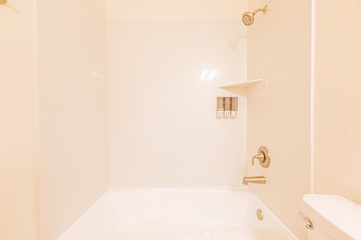 782 Skansen St, Kingsburg, CA 93631