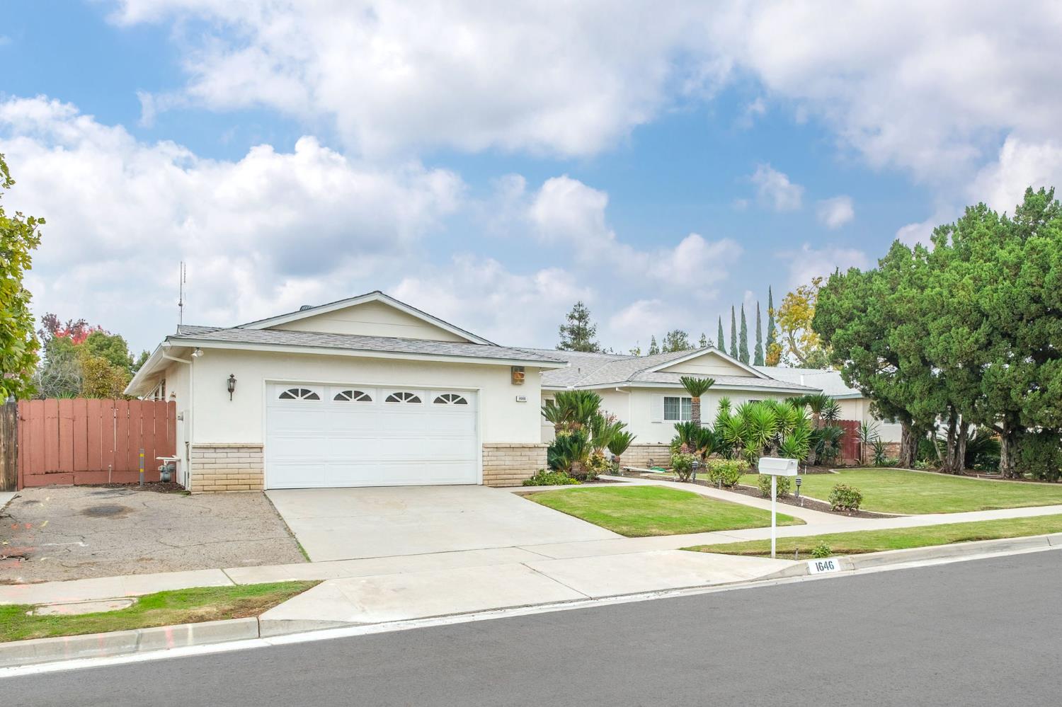 1646 W Paul Ave, Fresno, CA 93711