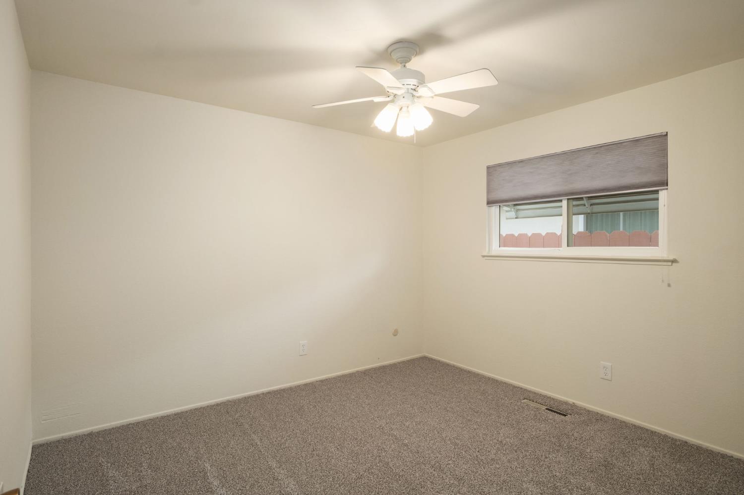 1646 W Paul Ave, Fresno, CA 93711