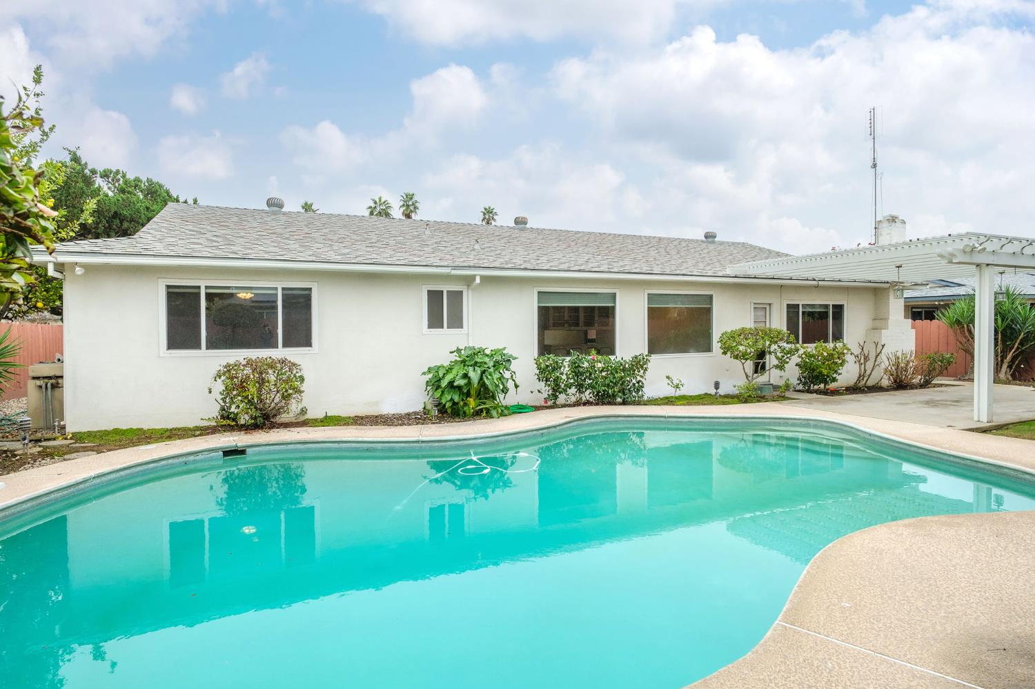 1646 W Paul Ave, Fresno, CA 93711