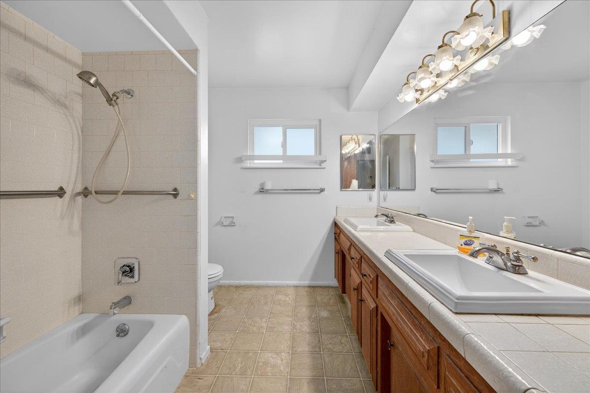 500 Friant Ct, Bakersfield, CA 93309