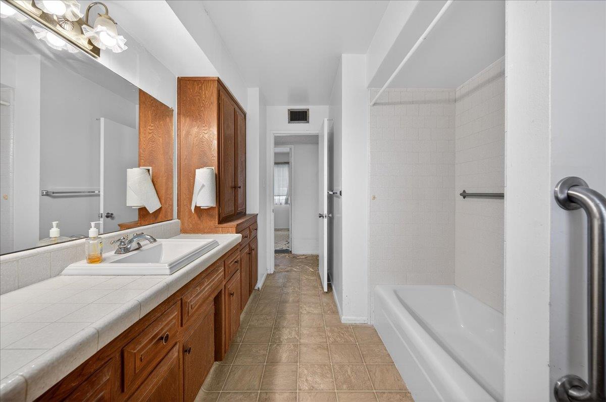 500 Friant Ct, Bakersfield, CA 93309