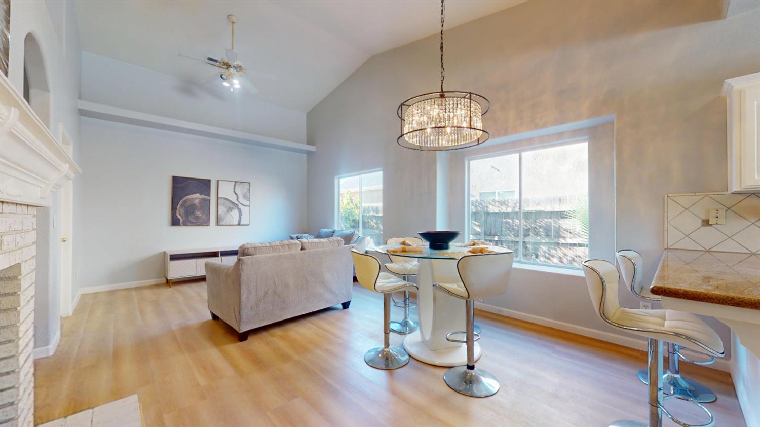 2944 E Christopher Dr, Fresno, CA 93720