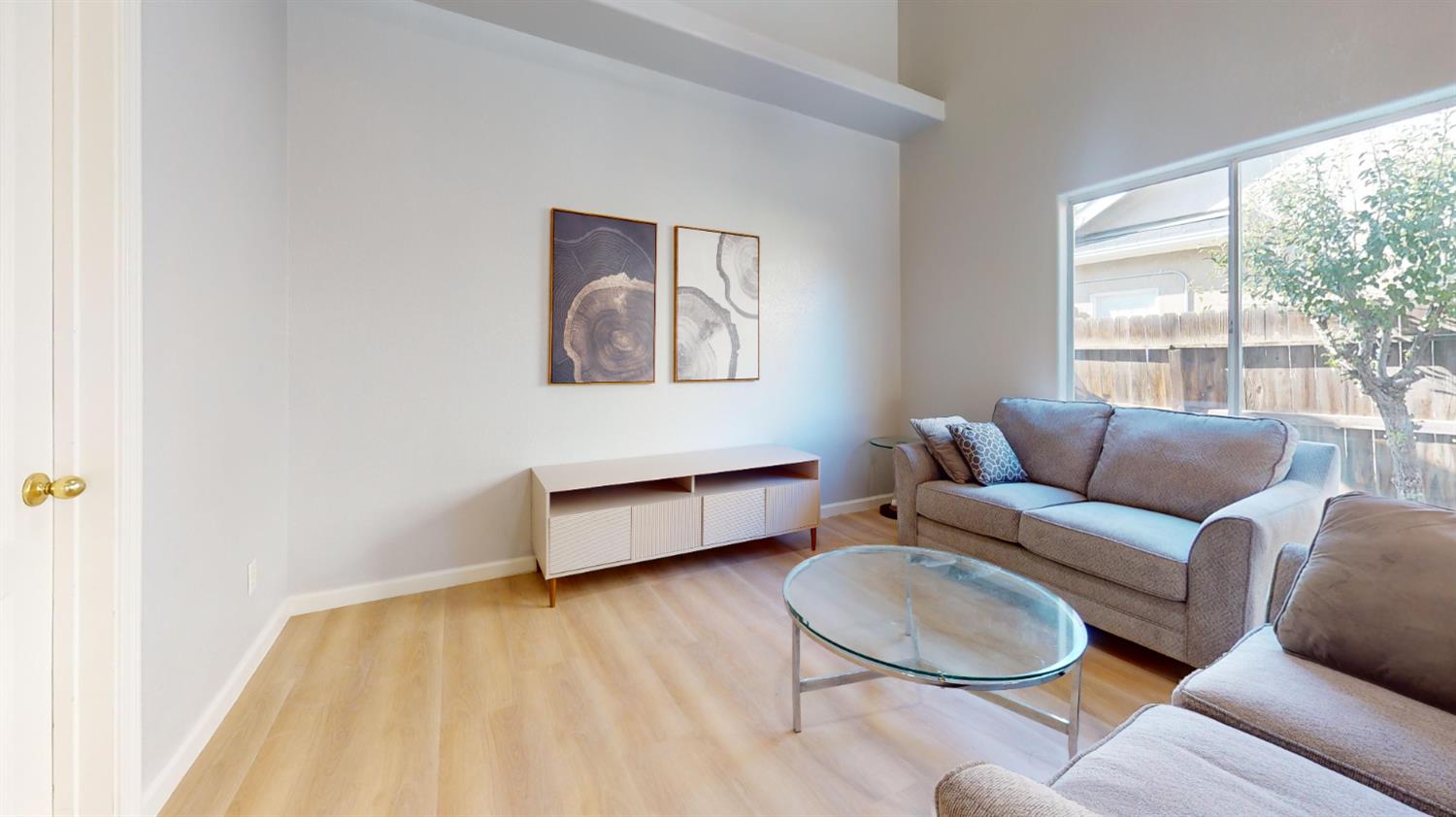 2944 E Christopher Dr, Fresno, CA 93720