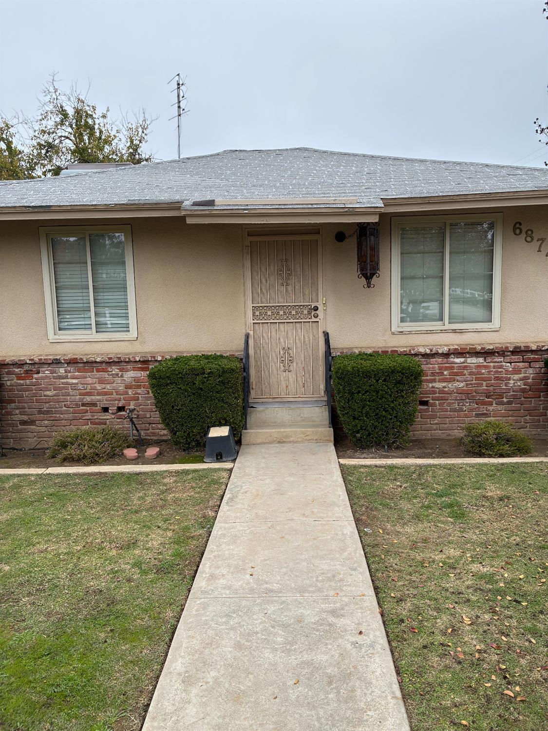 6874 E E. Olive Ave E, Fresno, CA 93727