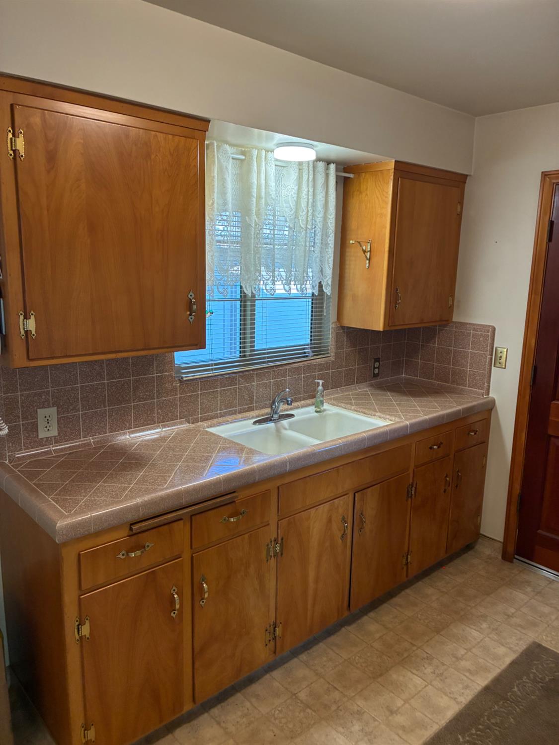 6874 E E. Olive Ave E, Fresno, CA 93727