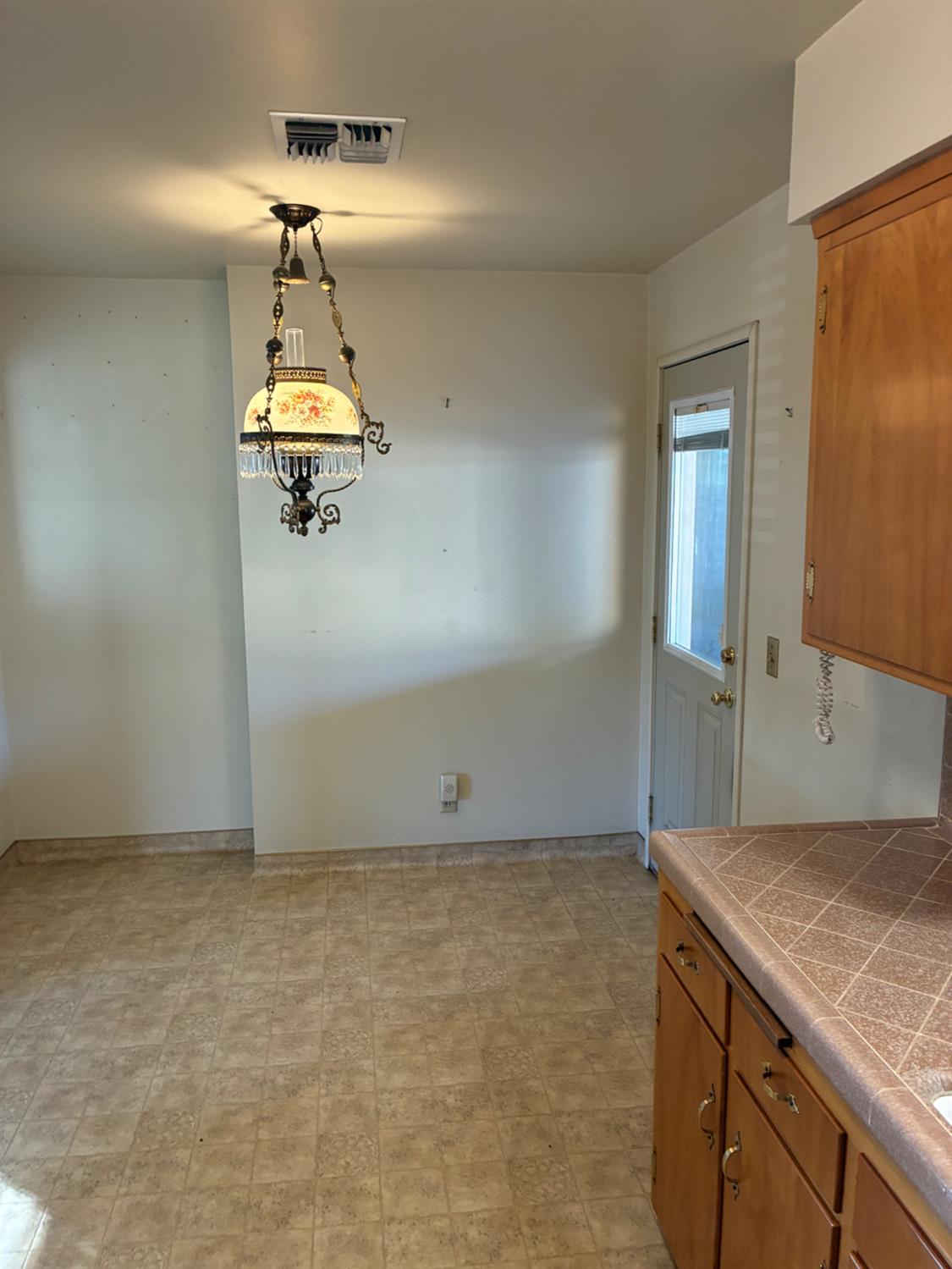 6874 E E. Olive Ave E, Fresno, CA 93727