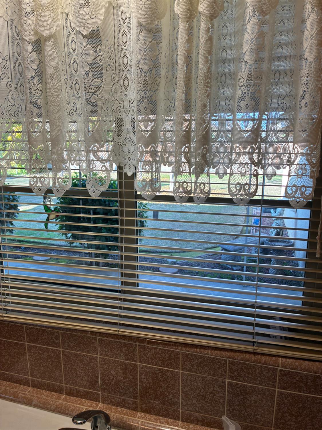 6874 E E. Olive Ave E, Fresno, CA 93727