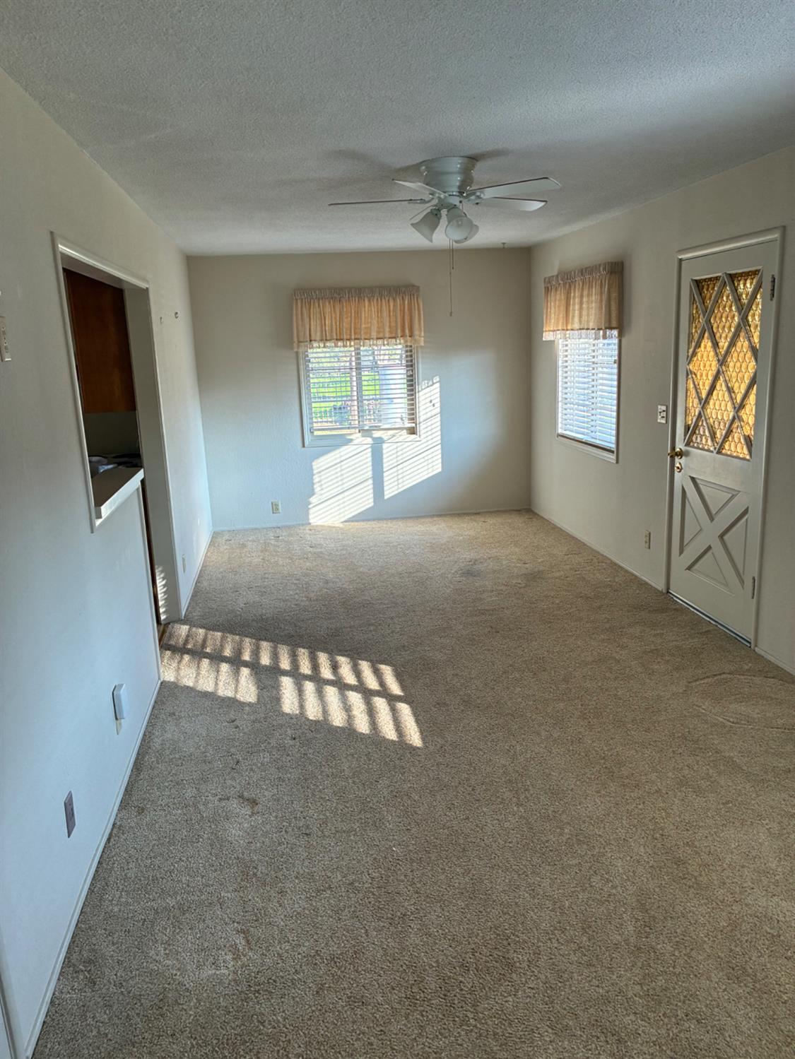 6874 E E. Olive Ave E, Fresno, CA 93727