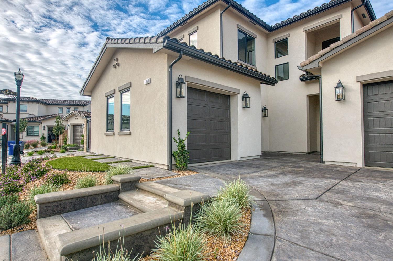 11421 N Live Oak Dr, Fresno, CA 93730