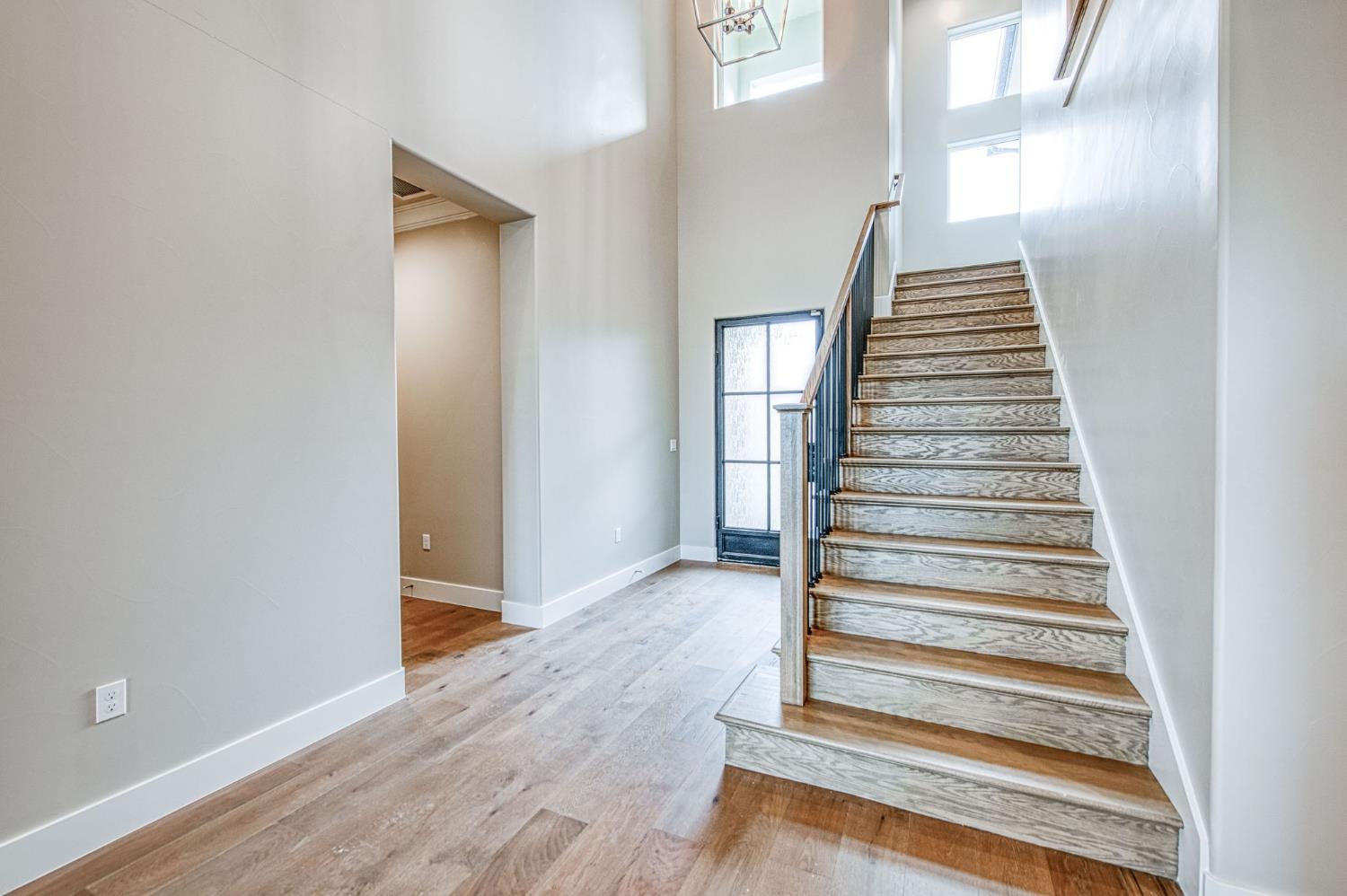 11421 N Live Oak Dr, Fresno, CA 93730