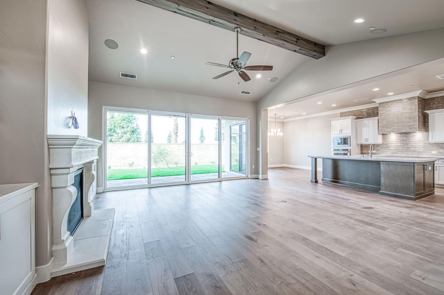 11421 N Live Oak Dr, Fresno, CA 93730