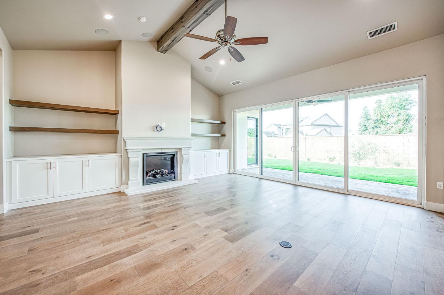 11421 N Live Oak Dr, Fresno, CA 93730