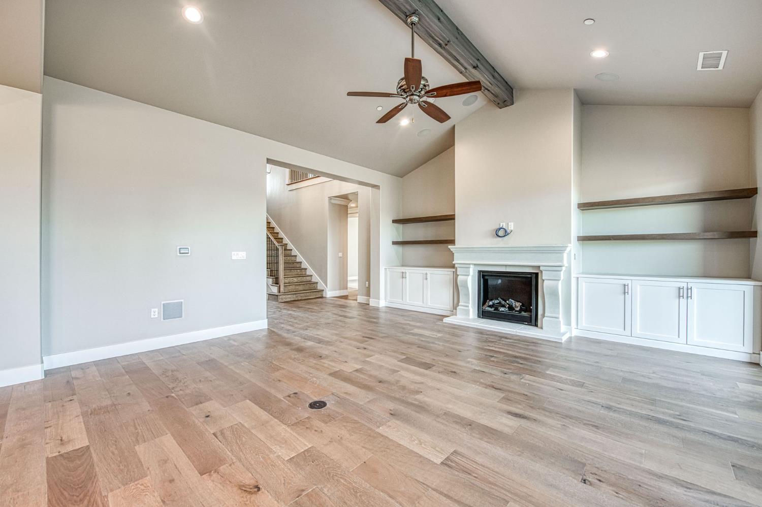 11421 N Live Oak Dr, Fresno, CA 93730