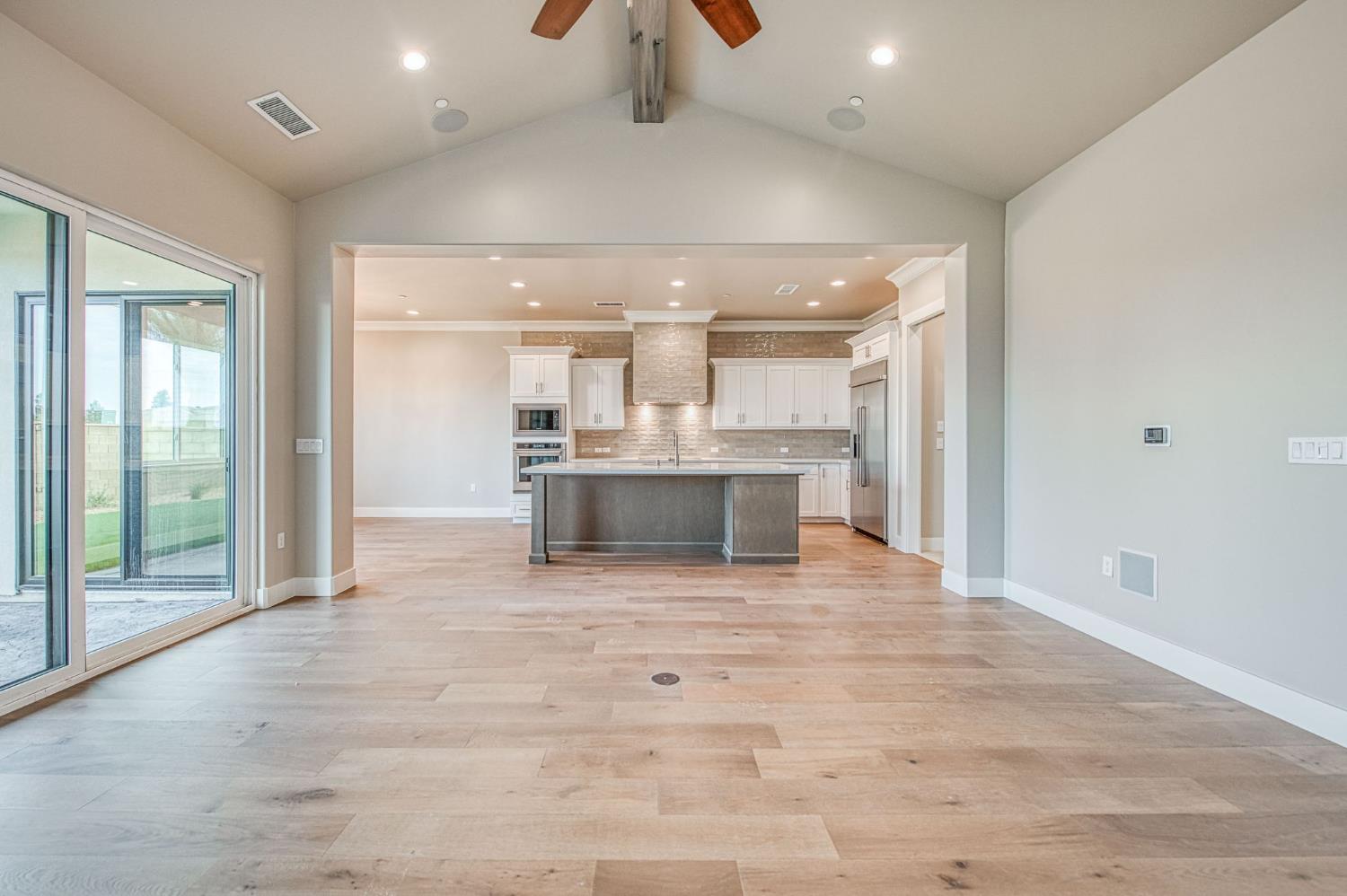 11421 N Live Oak Dr, Fresno, CA 93730