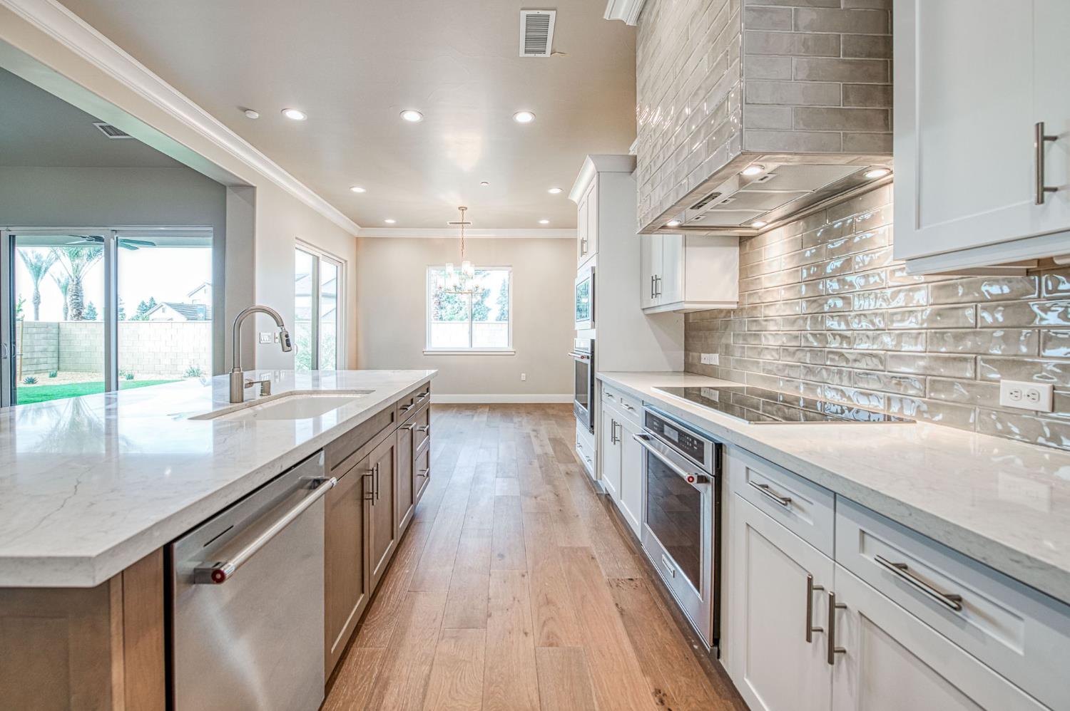 11421 N Live Oak Dr, Fresno, CA 93730