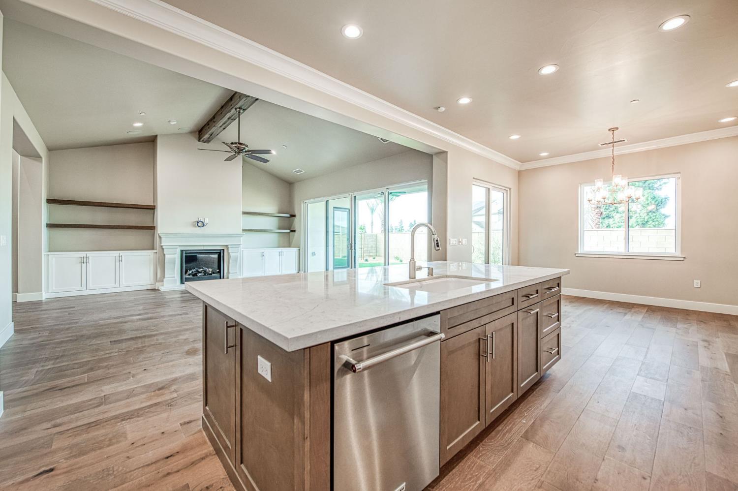 11421 N Live Oak Dr, Fresno, CA 93730