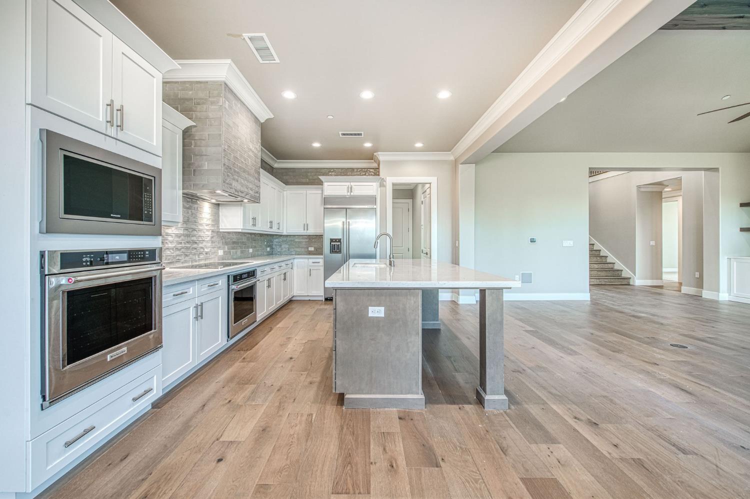 11421 N Live Oak Dr, Fresno, CA 93730