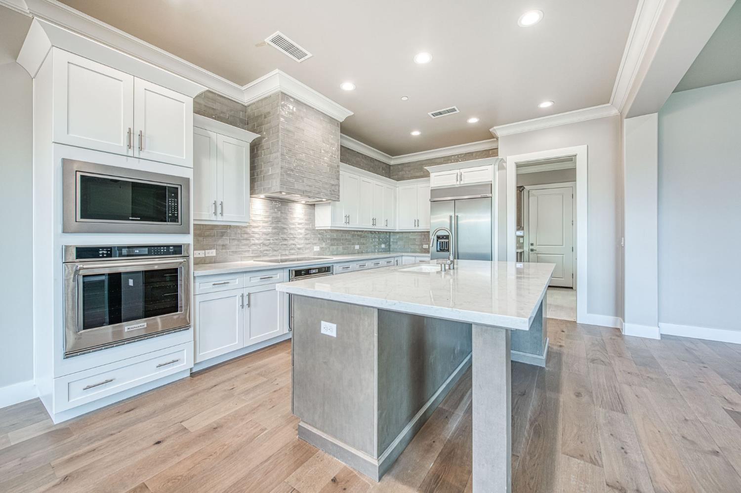 11421 N Live Oak Dr, Fresno, CA 93730