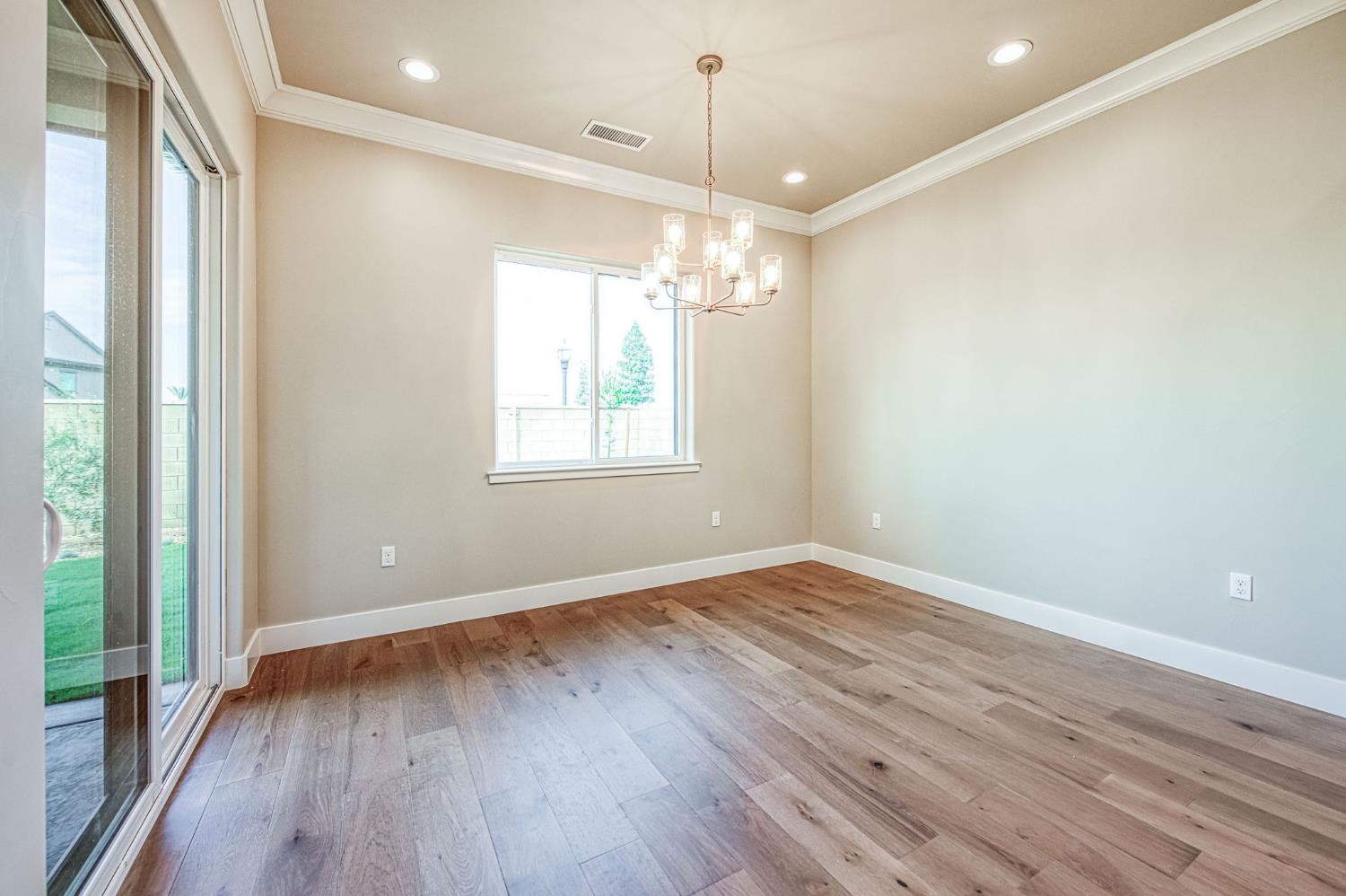 11421 N Live Oak Dr, Fresno, CA 93730