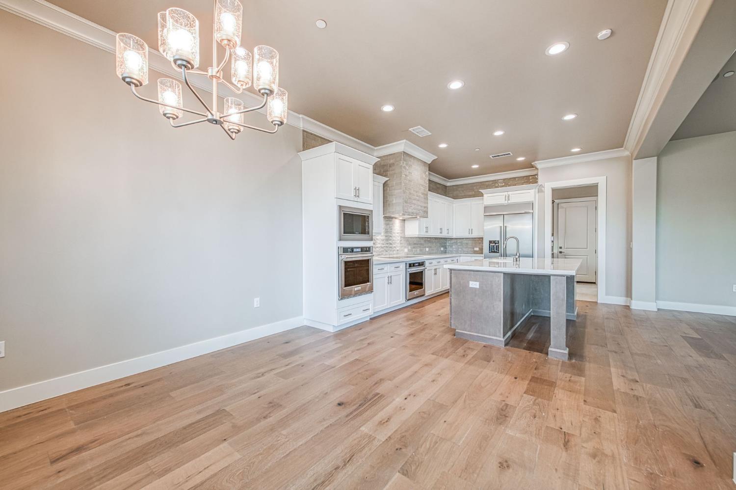 11421 N Live Oak Dr, Fresno, CA 93730