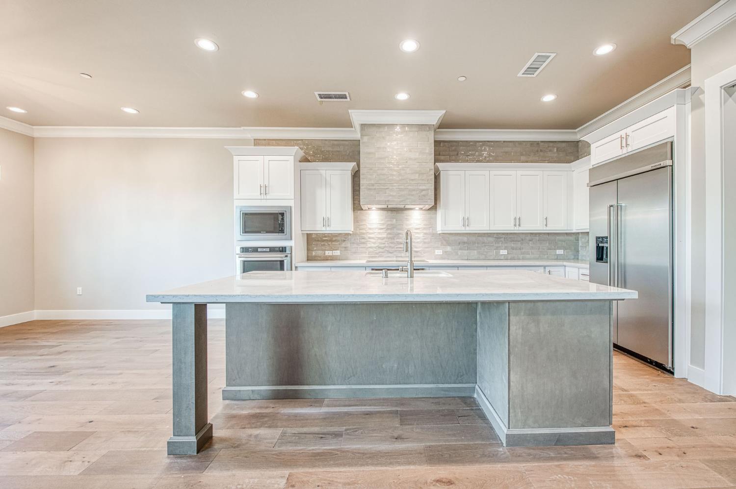 11421 N Live Oak Dr, Fresno, CA 93730