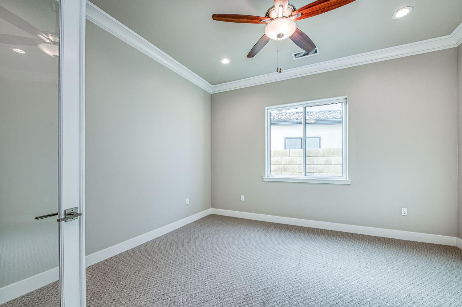 11421 N Live Oak Dr, Fresno, CA 93730