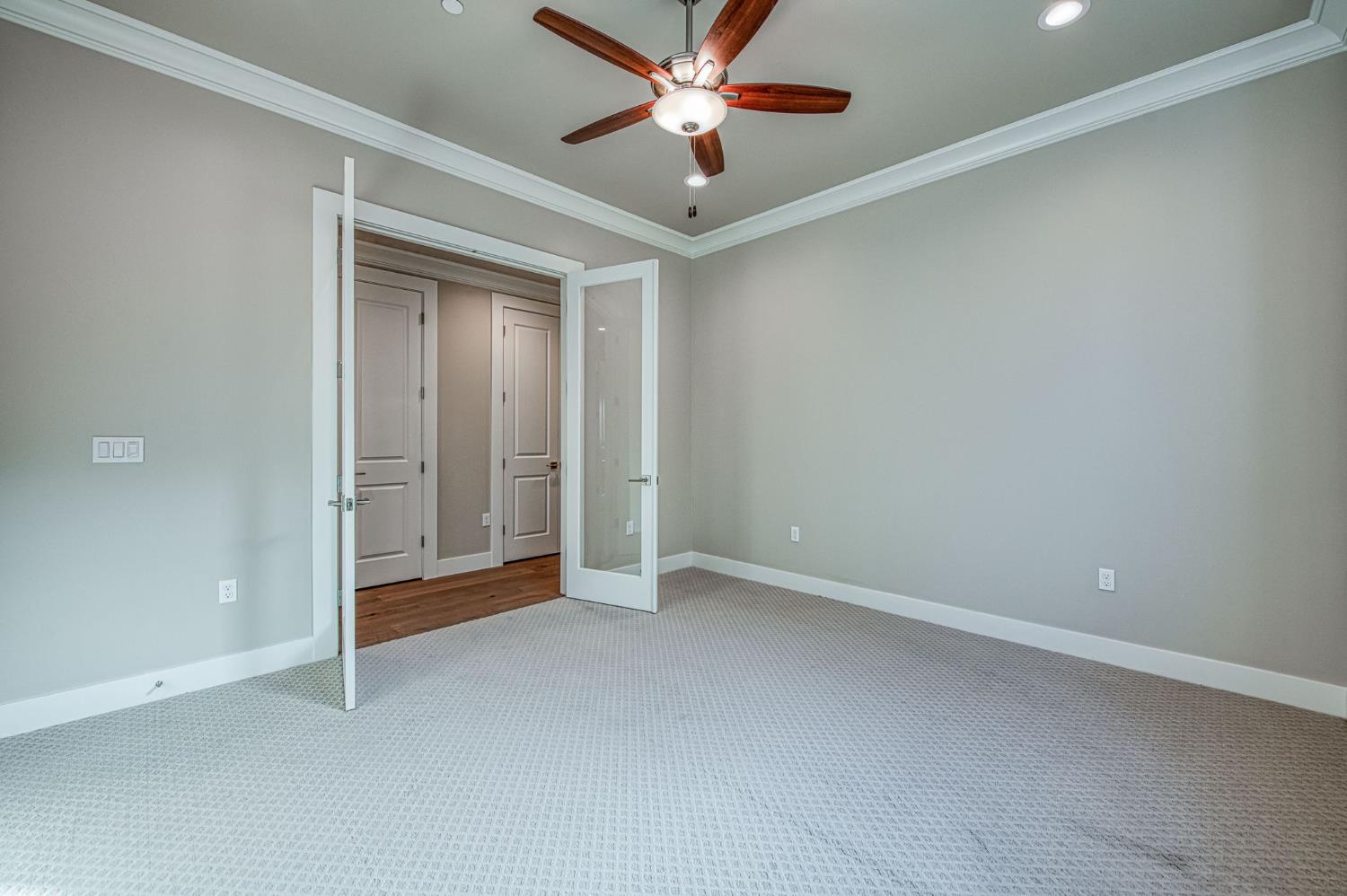 11421 N Live Oak Dr, Fresno, CA 93730