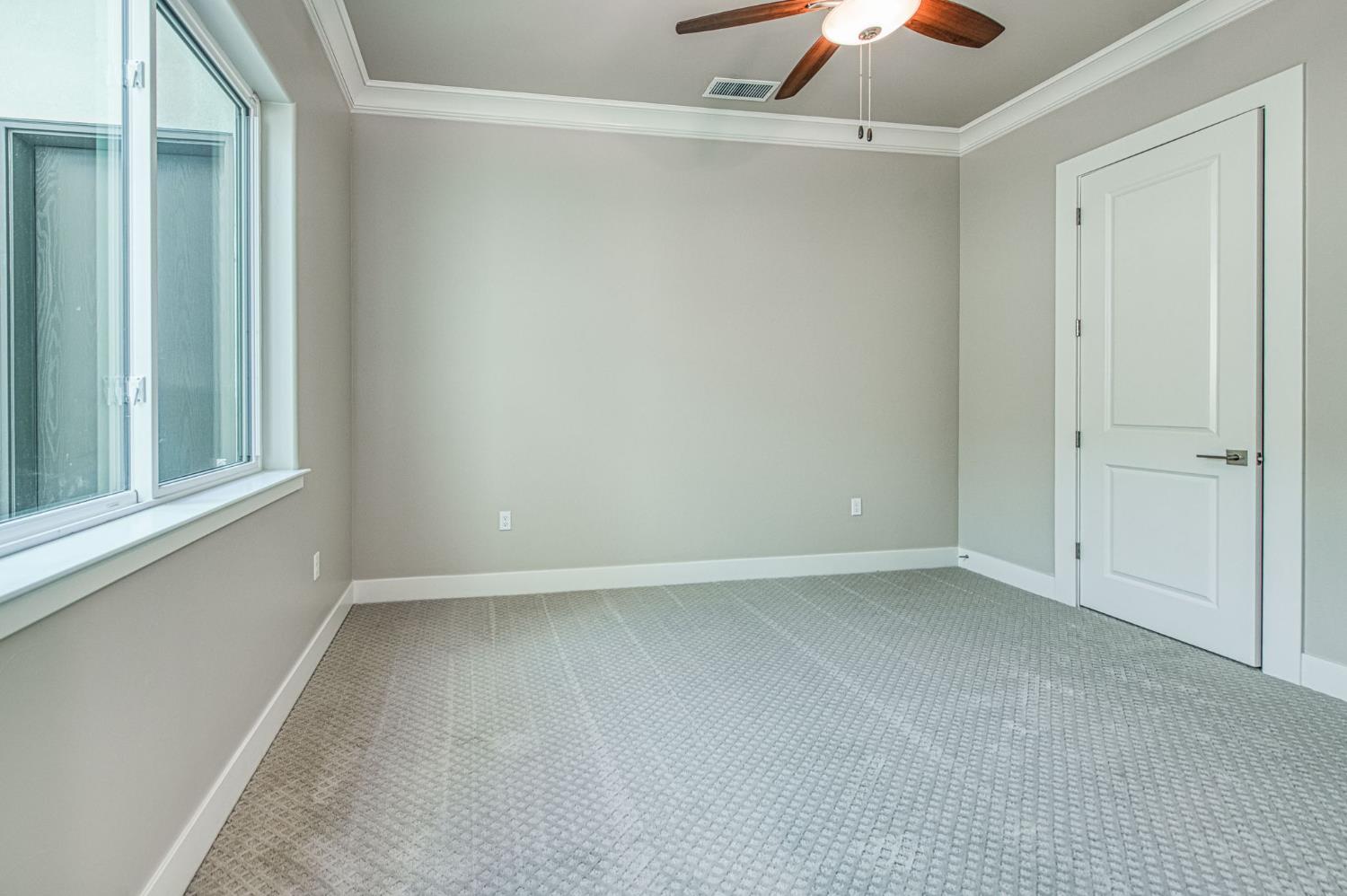 11421 N Live Oak Dr, Fresno, CA 93730