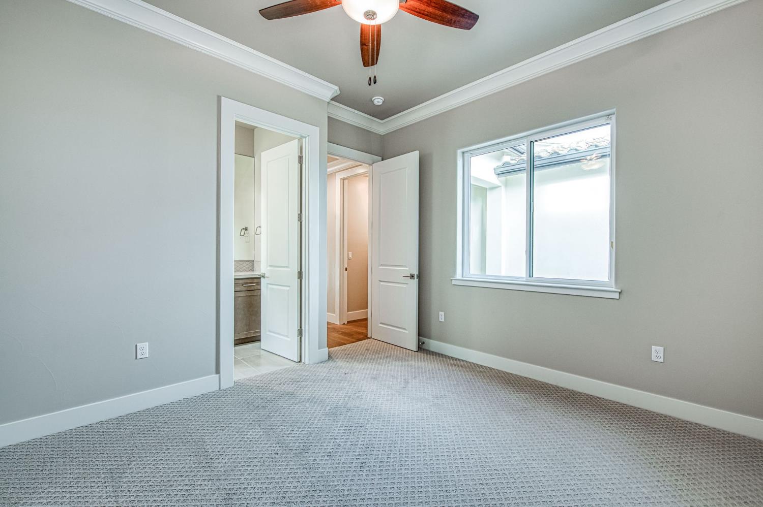 11421 N Live Oak Dr, Fresno, CA 93730