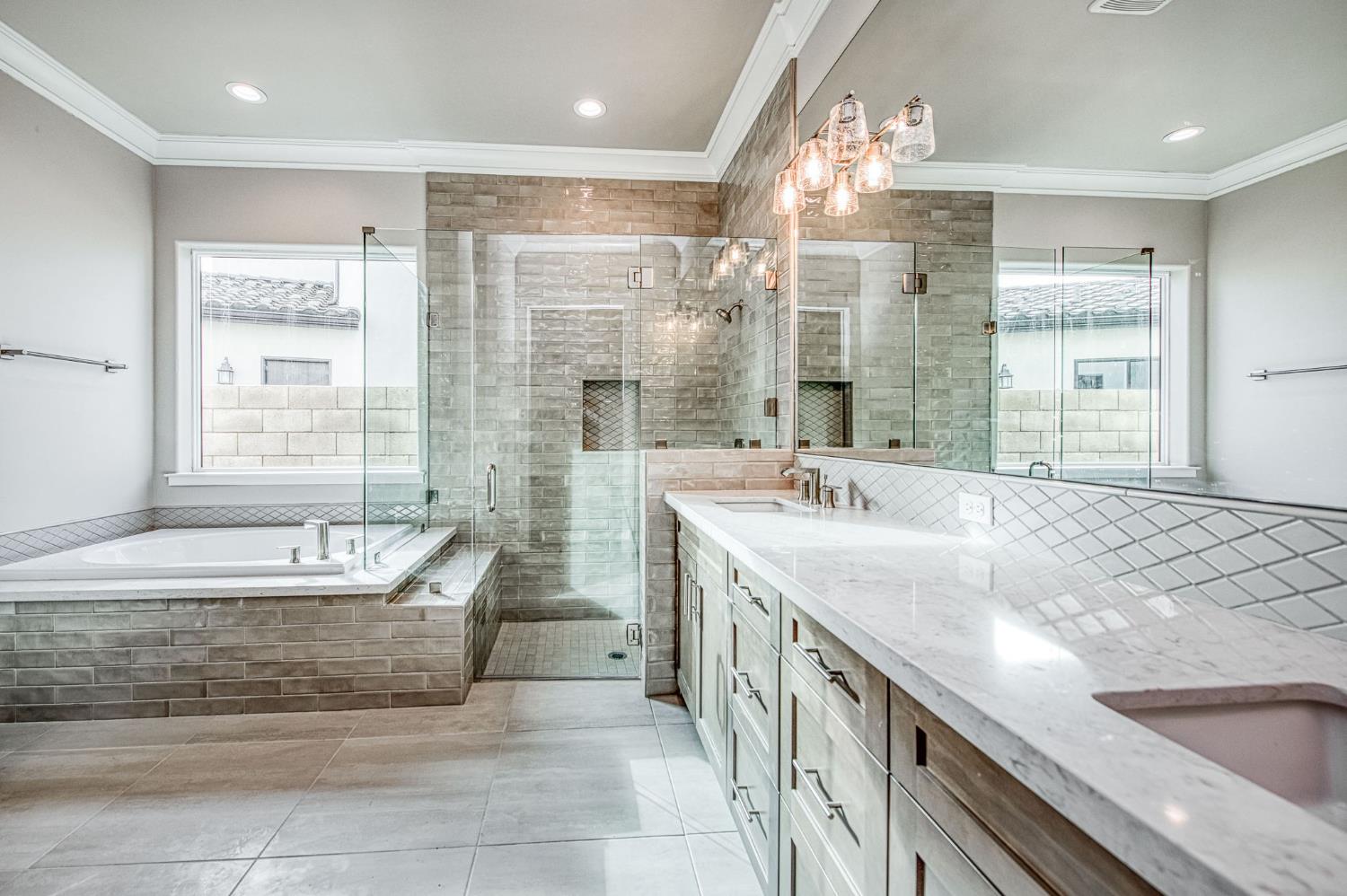 11421 N Live Oak Dr, Fresno, CA 93730