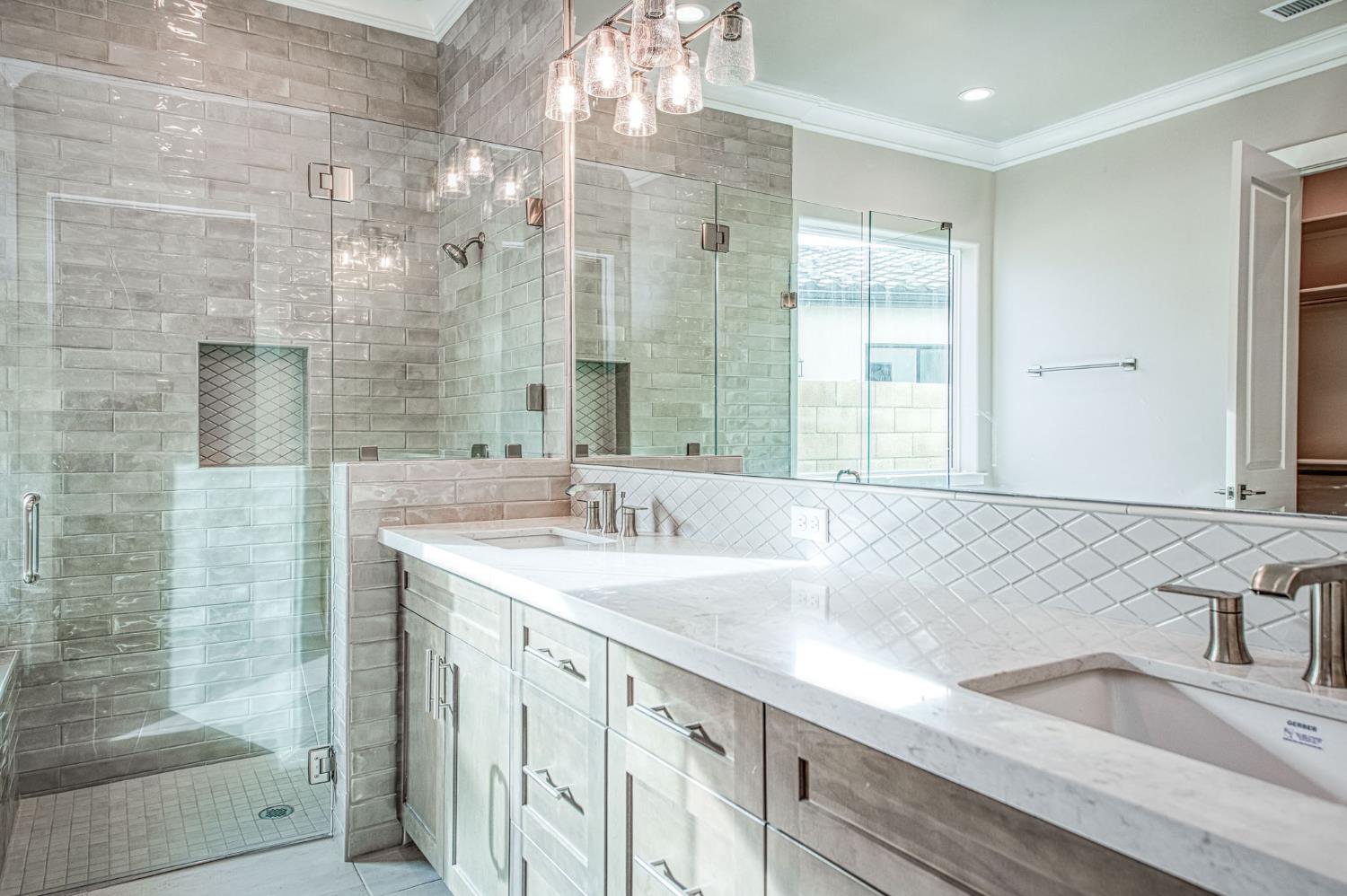 11421 N Live Oak Dr, Fresno, CA 93730