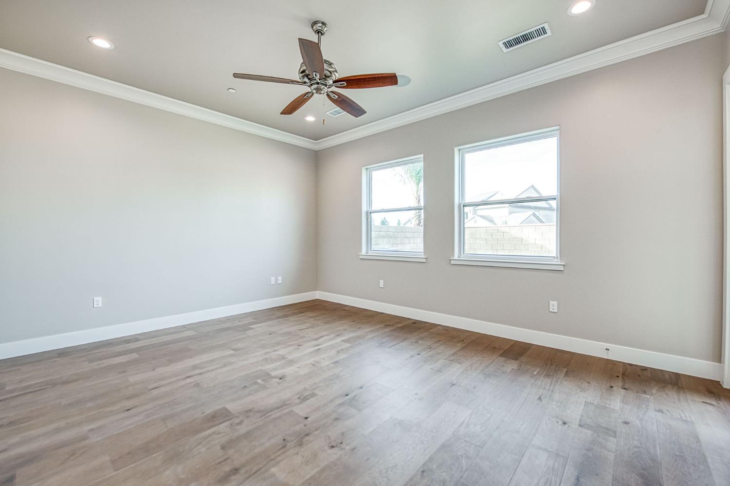 11421 N Live Oak Dr, Fresno, CA 93730