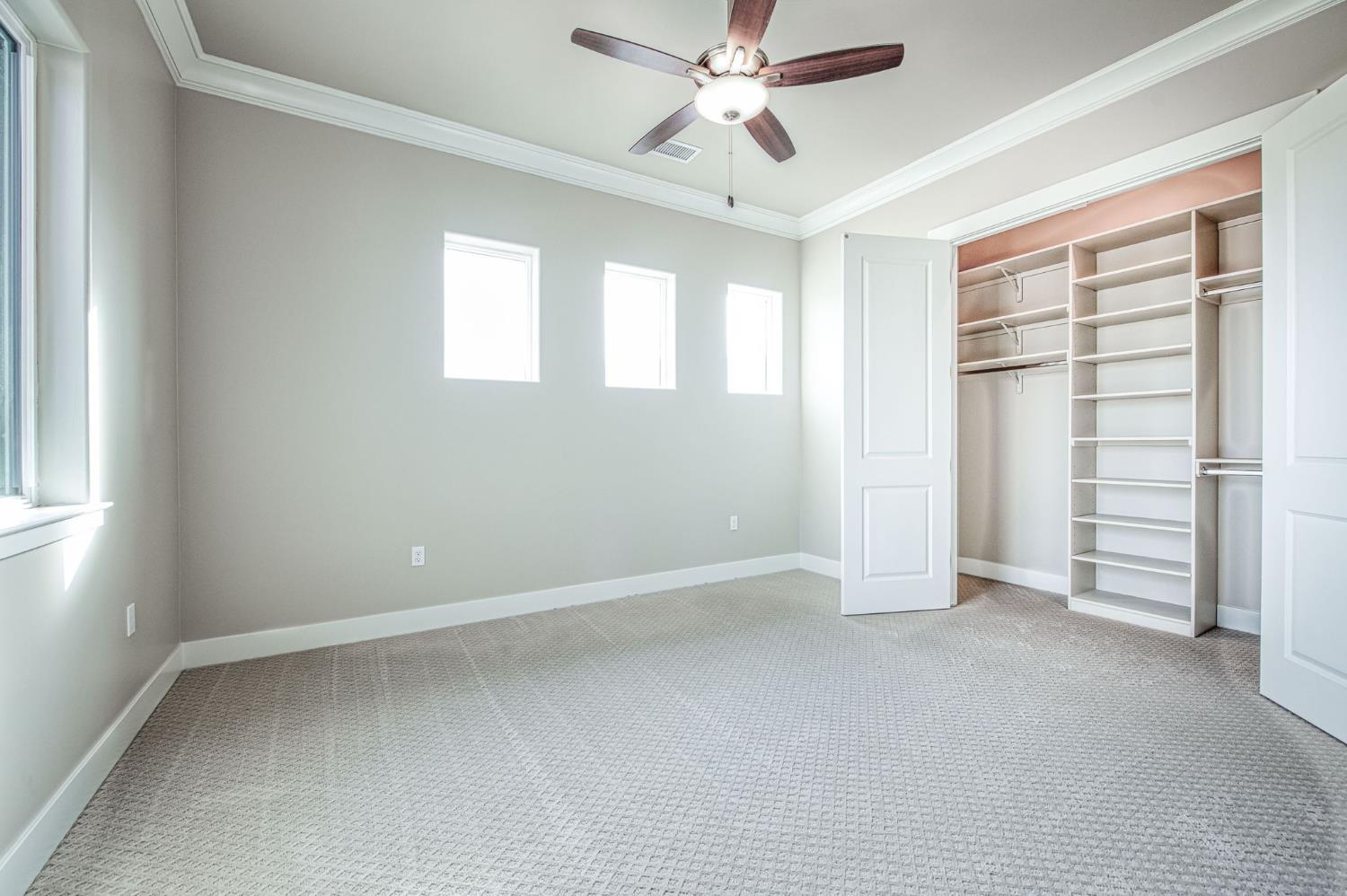 11421 N Live Oak Dr, Fresno, CA 93730