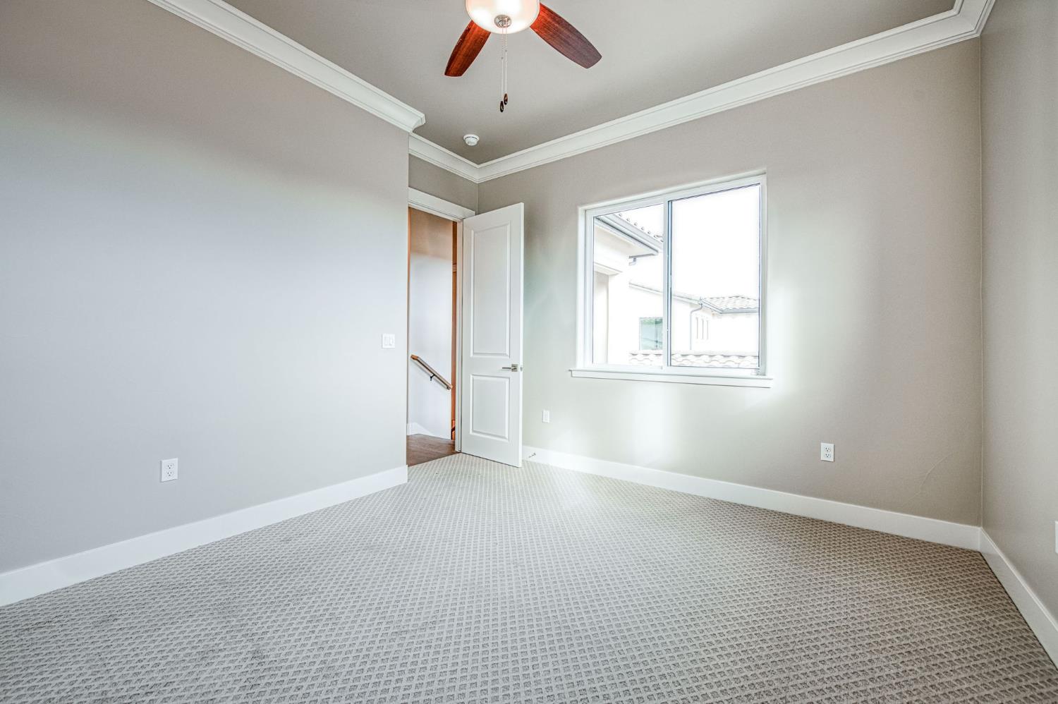 11421 N Live Oak Dr, Fresno, CA 93730