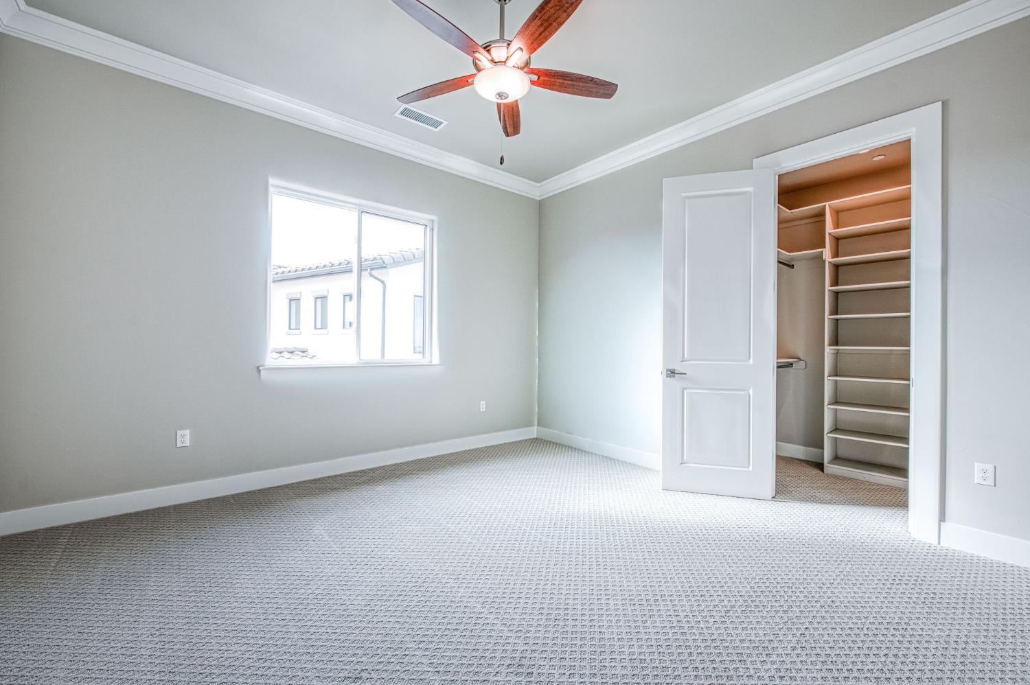 11421 N Live Oak Dr, Fresno, CA 93730