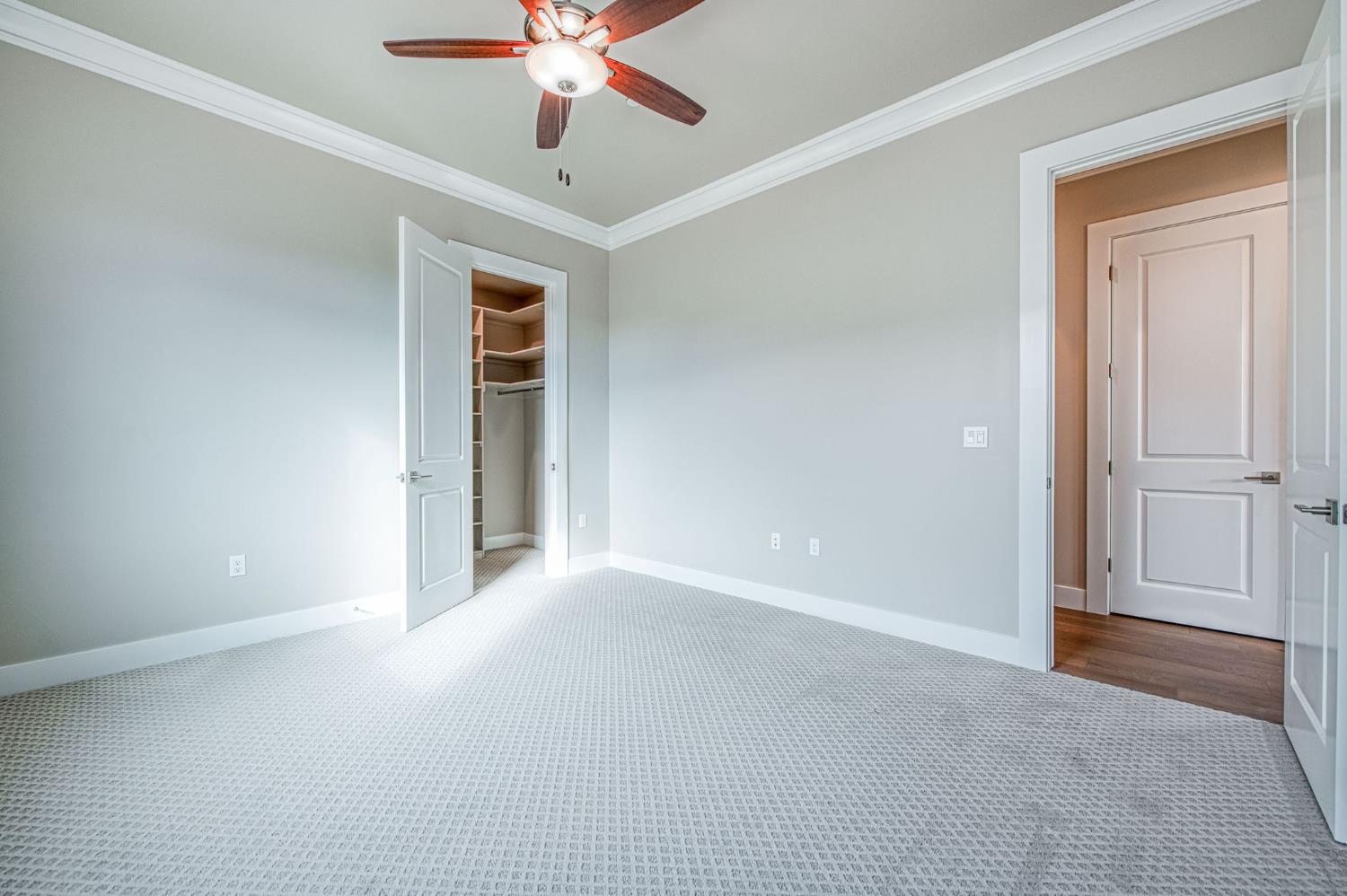 11421 N Live Oak Dr, Fresno, CA 93730