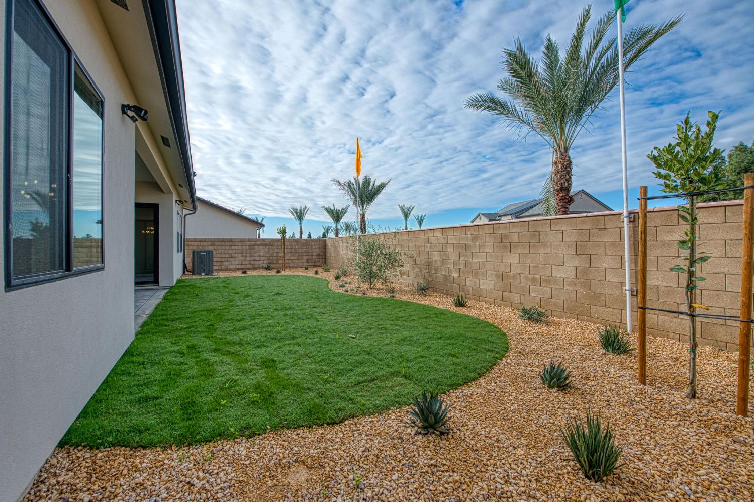 11421 N Live Oak Dr, Fresno, CA 93730