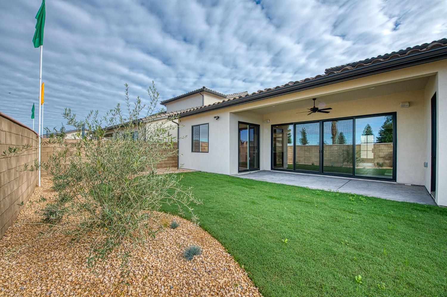 11421 N Live Oak Dr, Fresno, CA 93730