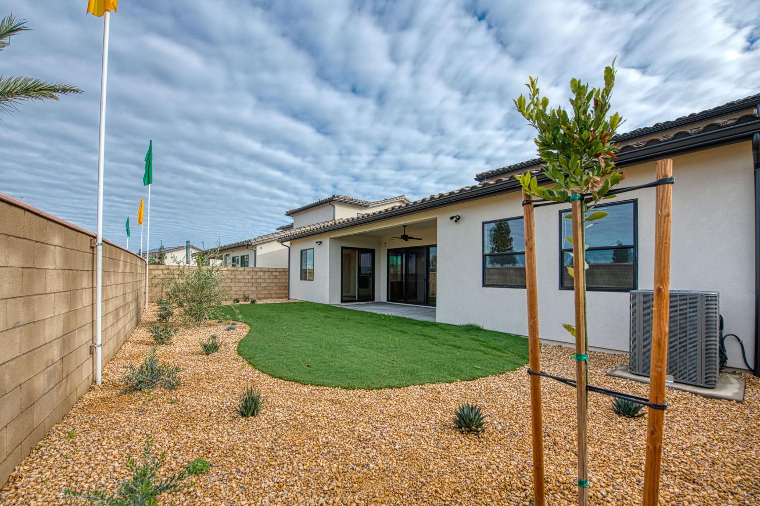 11421 N Live Oak Dr, Fresno, CA 93730