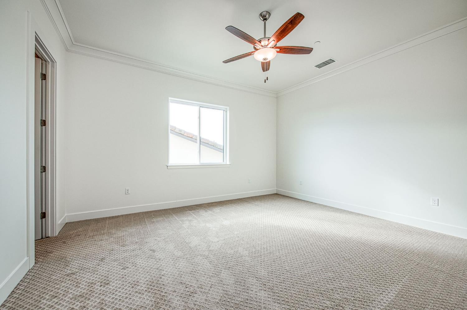 11429 N Live Oak Dr, Fresno, CA 93730