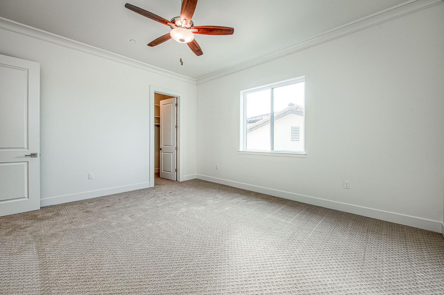 11429 N Live Oak Dr, Fresno, CA 93730