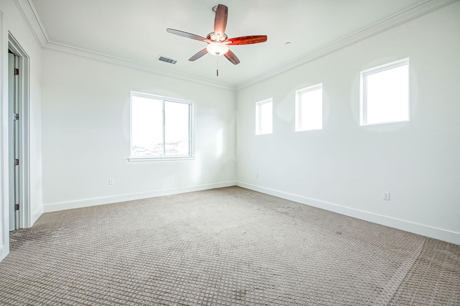 11429 N Live Oak Dr, Fresno, CA 93730