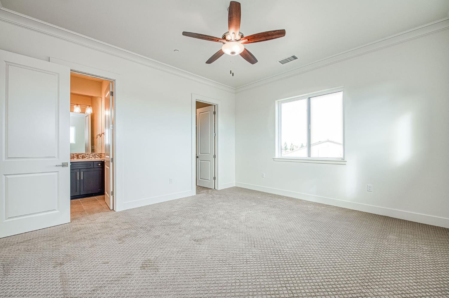 11429 N Live Oak Dr, Fresno, CA 93730