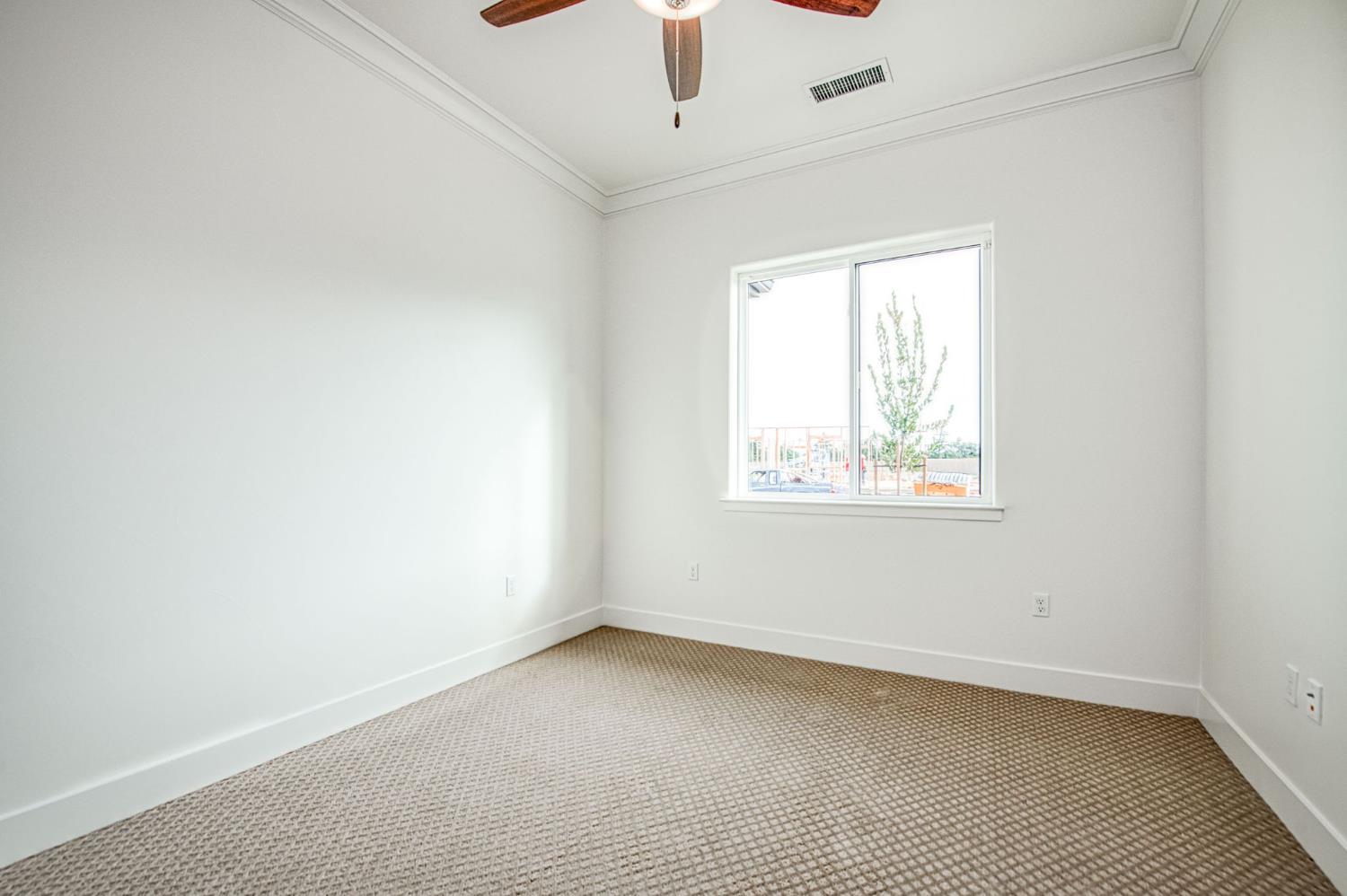 11429 N Live Oak Dr, Fresno, CA 93730