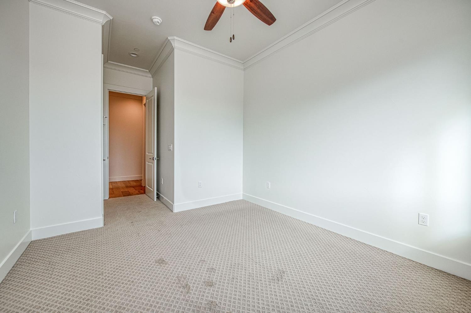 11429 N Live Oak Dr, Fresno, CA 93730