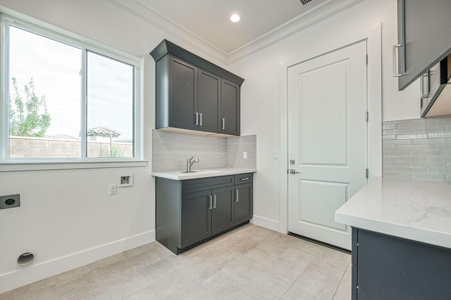 11429 N Live Oak Dr, Fresno, CA 93730